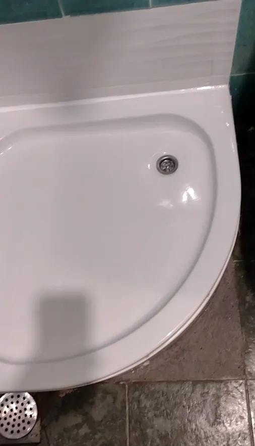 Tuš kada sa slivnikom - pregled odozgo