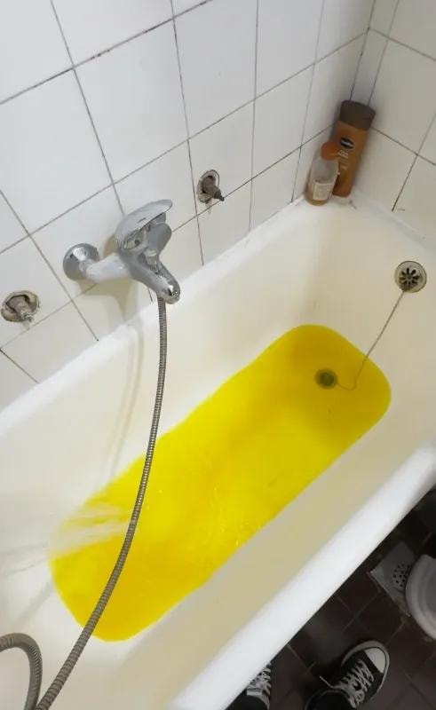 Kada napunjena fluorescentnom bojom - testiranje odvoda