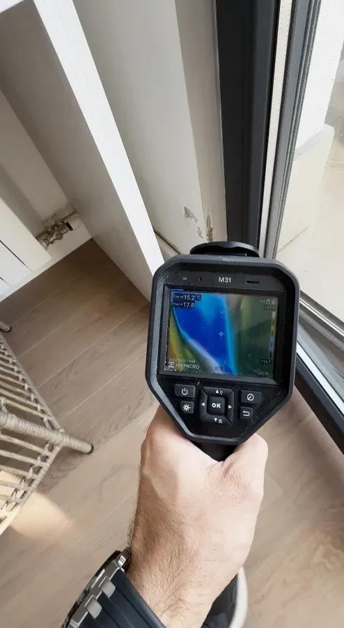 HIKMICRO M31 termovizijsko snimanje spoja stolarije i zida
